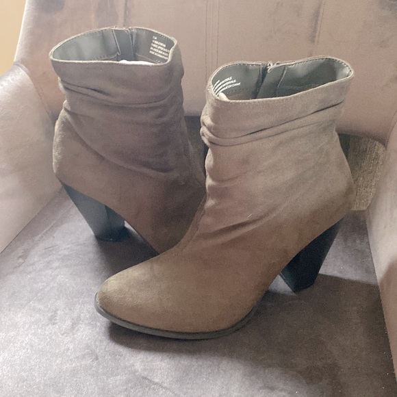 Maurices brand olive green heeled boots - Picture 1 of 3